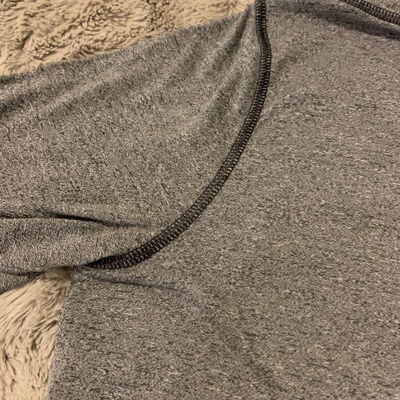 Men’s grey athletic under armour shirt medium - Picture 3 of 6